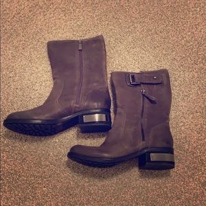 Vince Camuto gray leather Wayland boots size 8
